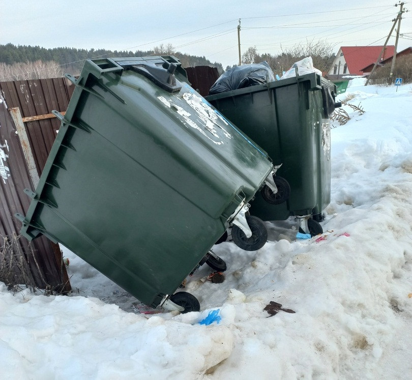 КРЭО жалуется на обледенелые дороги  в Боровском районе