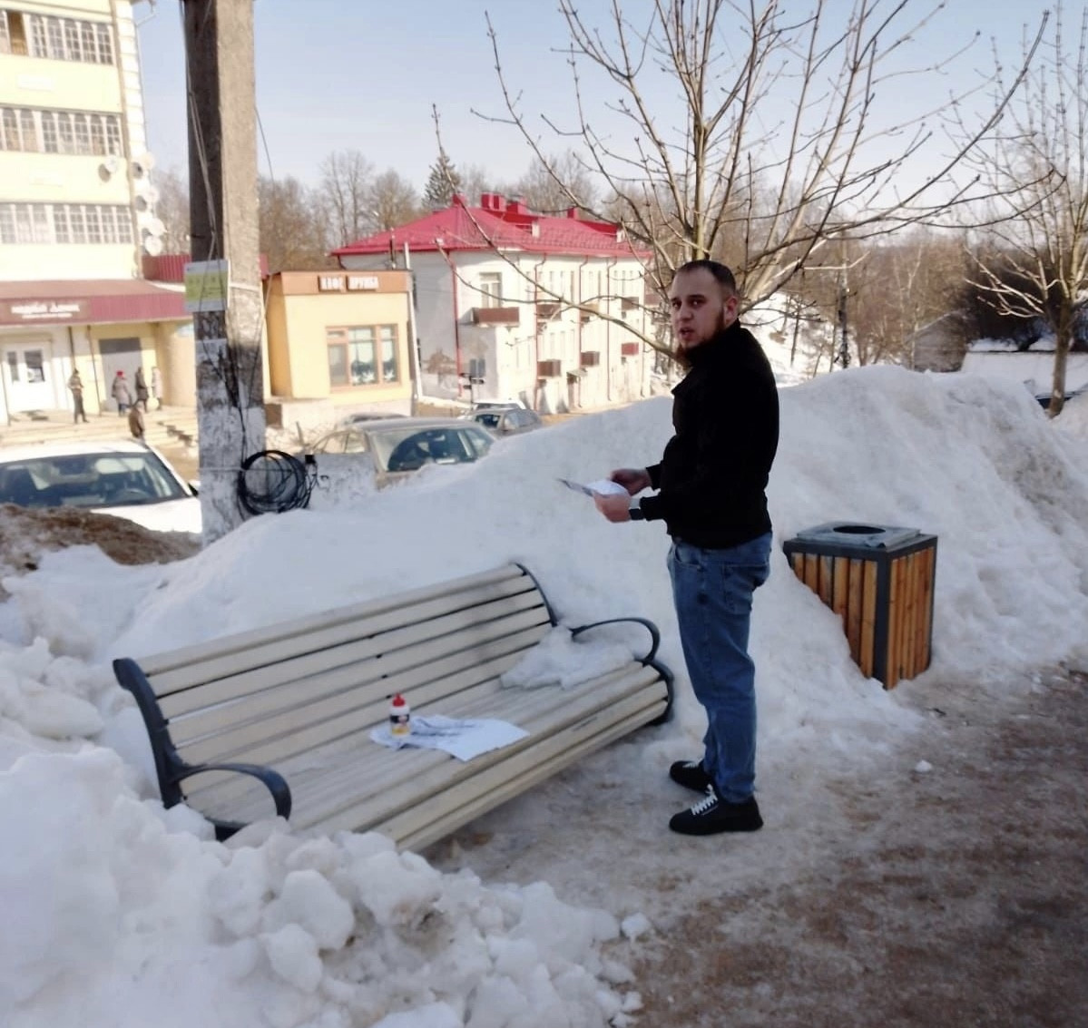Борьба с расклейщиками объявлений в Боровске продолжается