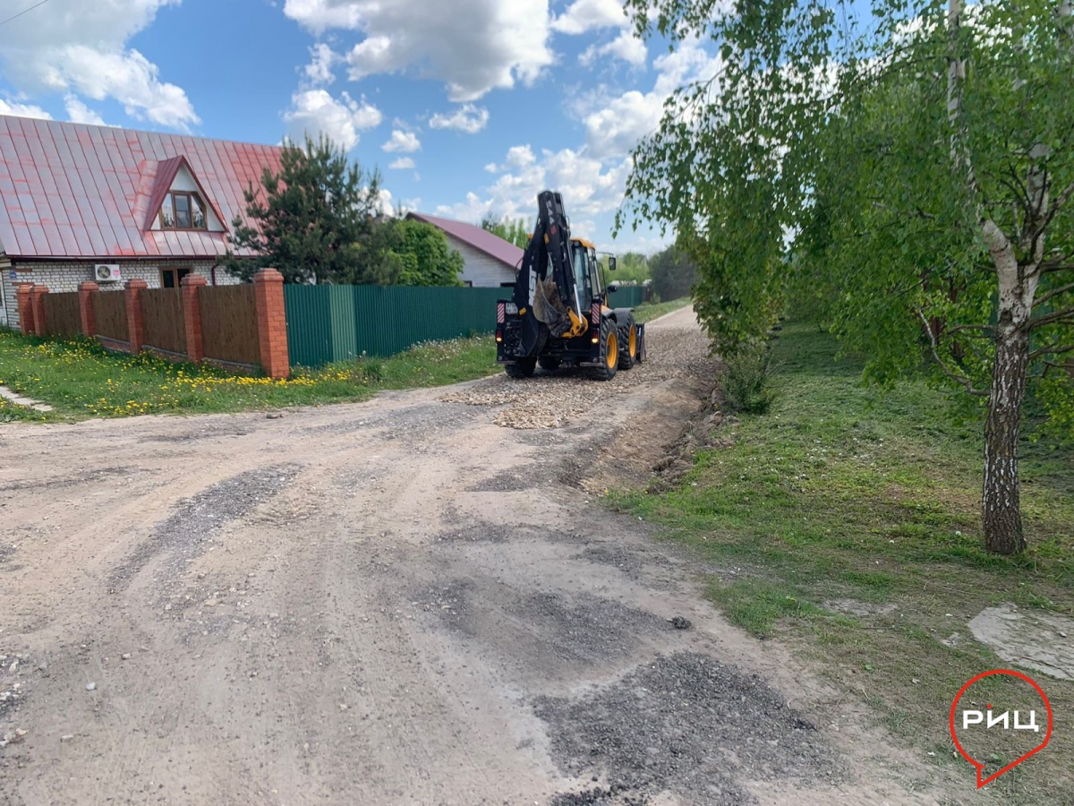 В Боровске на улицах Победы, Пушкина, переулках Мира и Дружбы выполнили грейдирование дорог