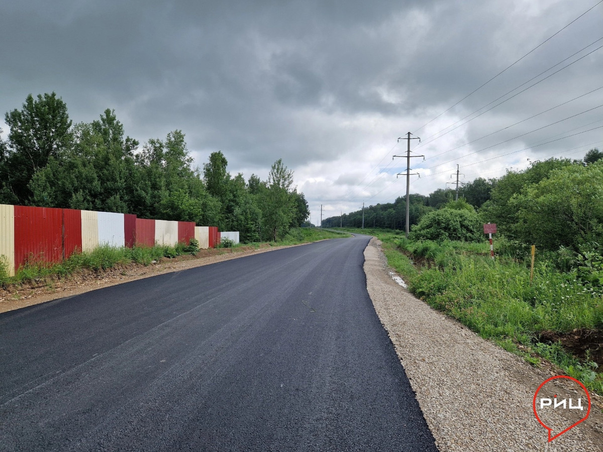 В Комлеве в разгаре работы по укладке асфальта на дороге «Комлево-Роща»  (всего четыре