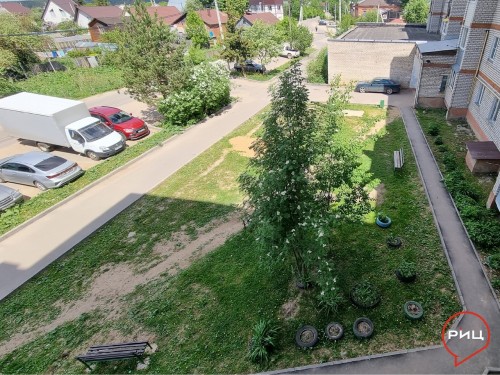 Сроки установки многострадальной детской площадки у дома №24 на улице Петра Шувалова в Боровске перенесли на две недели