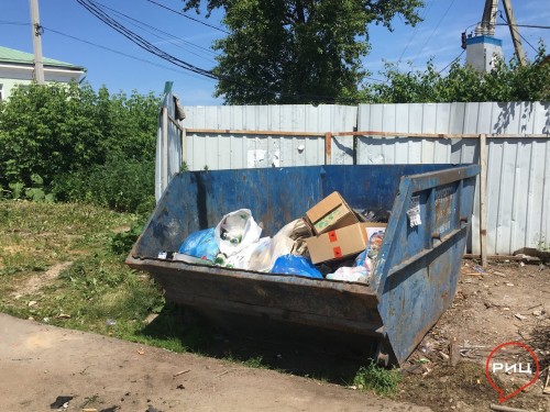 В Боровском районе продолжают воевать с мусором
