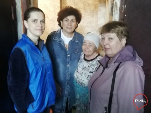 Волонтёры ворсинского завода "НЛМК-Калуга" навестили одиноких и маломобильных пенсионеров