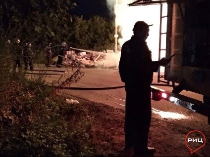 В ночь с 16 на 17 июля в Ермолине на улице 1 Мая горела контейнерная площадка