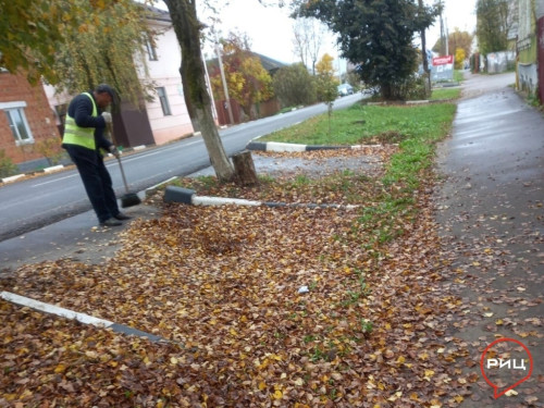 С наступлением осени работы у коммунальных служб в Боровске значительно прибавилось