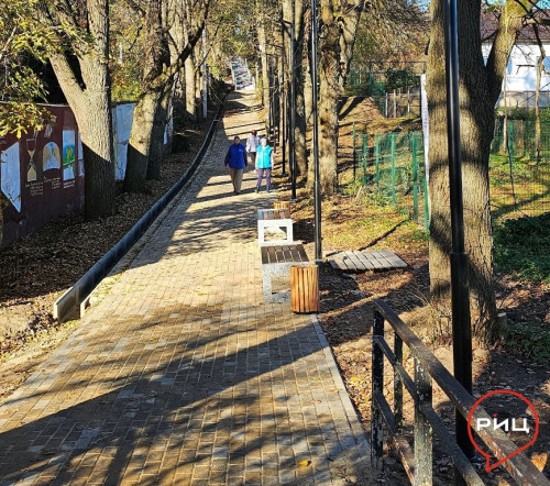 На боровской «Тропе здоровья» появились скамейки