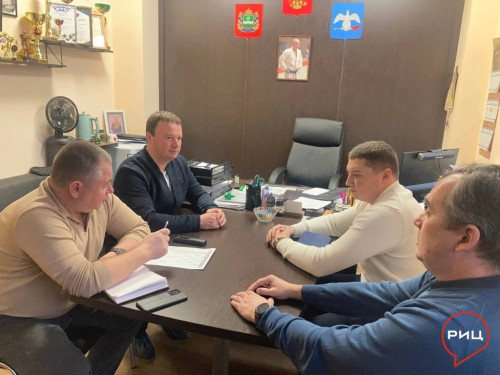 Балабановский мэр Александр КОЗЛОВ встретился с президентом Федерации плавания Калужской области, заслуженным тренером России, Мастером спорта СССР Сергеем ЗАГАЦКИМ