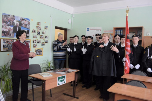 Пока часы двенадцать бьют