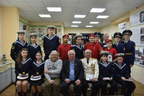 Он прошел все моря и океаны