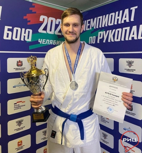 Тренер клуба единоборств «Black Tiger» Дмитрий ЖУКОВ вернулся с чемпионата России по рукопашному бою с серебряной медалью