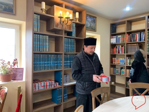 Тимашовский батюшка поздравил библиотекарей