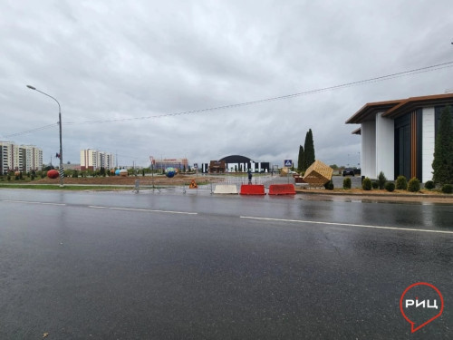 В Балабанове перекрыли поворот со стороны Боровской на улицу Пионера-героя Вани Андрианова к ледовой арене «Наследие»