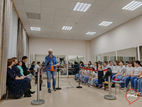 Недавно в ворсинском Дворце культуры состоялась битва поколений. Да не простая, а музыкальная