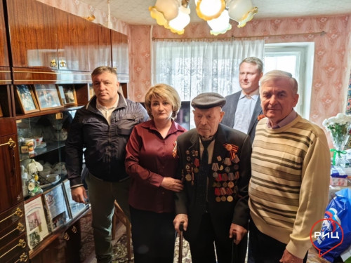 Глава района Анатолий БЕЛЬСКИЙ, руководители Ермолина Елена САМОКРУТОВА и Евгений ГУРОВ поздравили с приближающимся Днем Победы ветерана Великой Отечественной войны Георгия Фёдоровича КЛИМЕШИНА