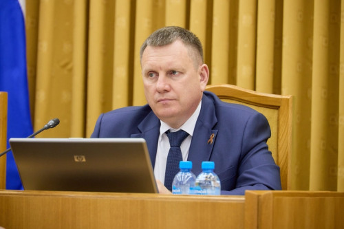 Итоги сессии: продление выплат контрактникам, вручение заслуженных наград и контроль качества работ по важнейшим программам