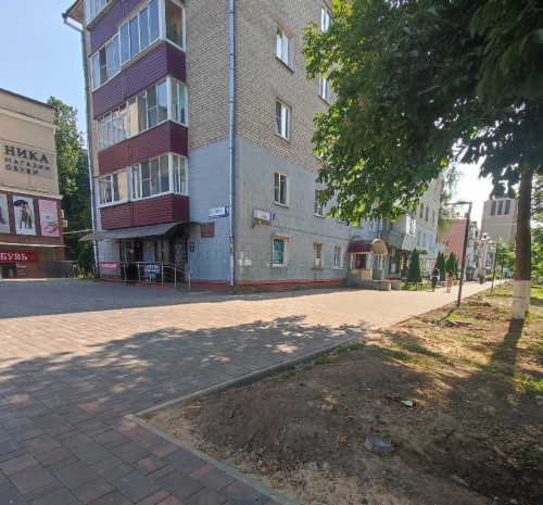 Цветы, качели и водные трубы