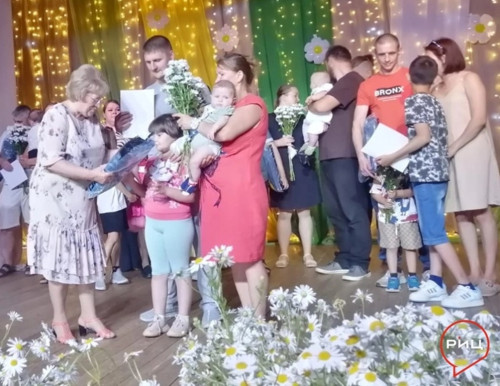 В балабановском Доме культуры состоялось торжественное мероприятие, посвященное Дню семьи, любви и верности