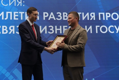 Депутат боровского Районного Собрания, руководитель областного «Агентства инновационного развития» Павел ГРАНКОВ отмечен почётной грамотой Министерства промышленности и торговли Российской Федерации