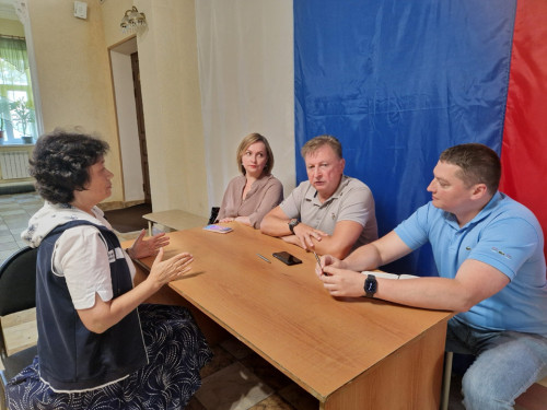 Решать совместно