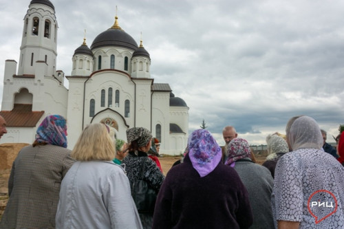 До освящения старообрядческого Покровского собора остается чуть больше месяца, но храм уже принимает первые экскурсии