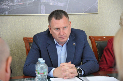 Геннадий Новосельцев провёл рабочее совещание по вопросам реализации закона об ограничении работы «наливаек»