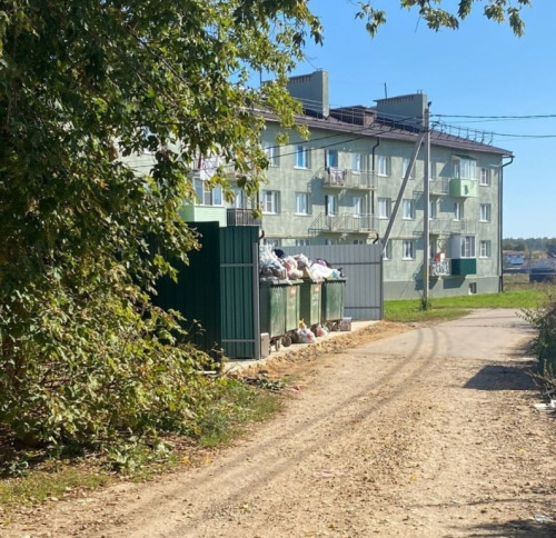 В Боровске продолжают обустраивать контейнерные площадки в соответствии с санитарными нормами