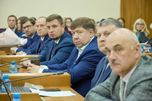 Итоги сессии Законодательного Собрания: изменения  в областной бюджет на 2025 год, корректировка ряда социально значимых законов, льготные экскурсии для учащихся