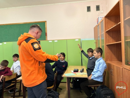 В балабановской третьей школе состоялась встреча с представителем «ЛизаАлерт»