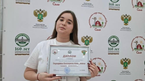 Школьница из боровской первой стала финалистом конкурса «Село. Замечательные люди моей малой Родины»