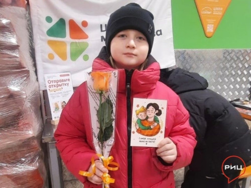 В ворсинской «Пятерочке» помогли детям поздравить мам с их днем