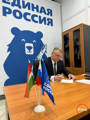 В День рождения партии «Единая Россия» руководитель Боровского округа Николай КАЛИНИЧЕВ провел прием граждан