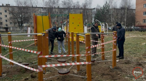 В Балабанове установили новую большую игровую площадку, но депутаты недовольны качеством