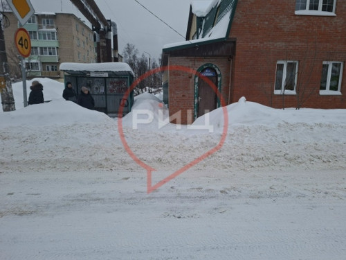 Не забывать расчищать проходы к остановкам просят боровчане