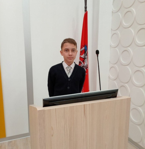 Он не поэт, он только учится