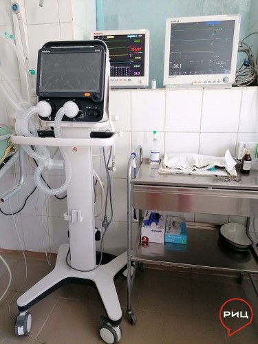 В отделении реанимации боровской больницы появился новый аппарат ИВЛ