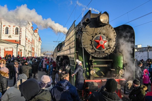 Новогодняя столица России: Калуга встречает первых гостей праздника и получает подарки