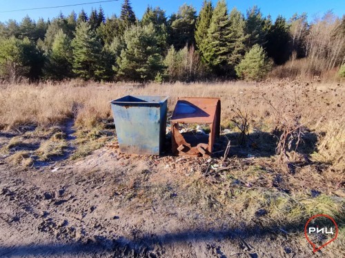 В райцентре займутся заменой прогнивших контейнеров для мусора