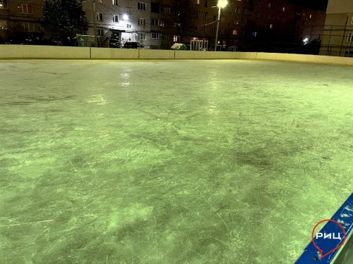 Катание на коньках — одна из самых любимых зимних забав россиян