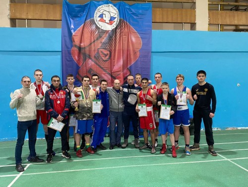 Команда бойцов из Боровского района взяла серебро на чемпионате и первенстве Калужской области по боксу