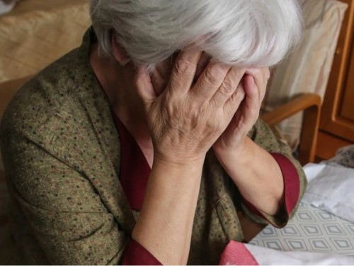 Лжеработники пенсионного фонда похитили у пожилой женщины из соседнего Обнинска 600 тысяч рублей
