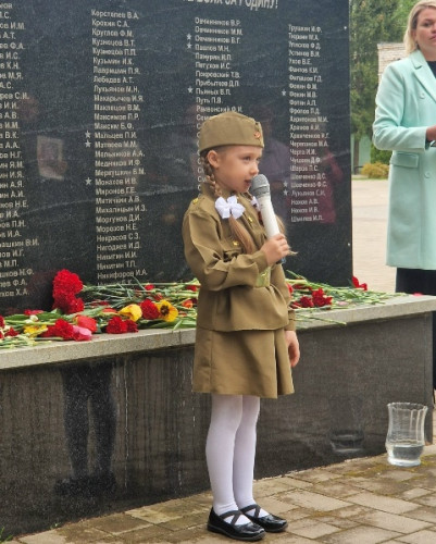 «Нет в России семьи такой, где б не памятен был свой герой...»