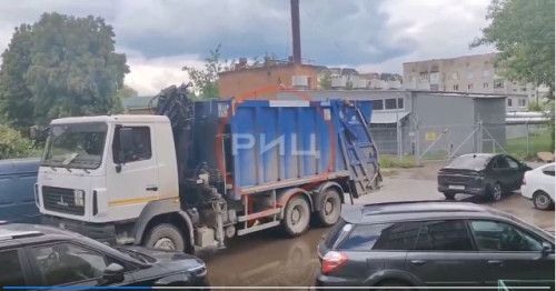 Решил припарковаться? Стоит подумать, как это сделать, чтобы не мешать спецтехнике и другим автовладельцам
