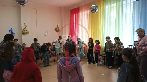 Весело и с пользой проходят каникулы у юных боровчан, посещающих летнюю «площадку» центра «Гармония» в семейном клубе «Высокое»