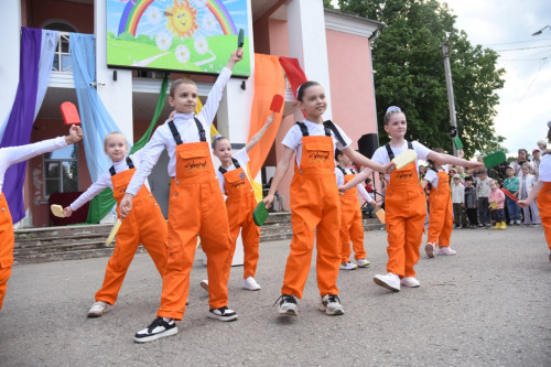 Встречаем лето весело!