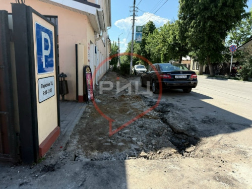 В Боровске на улице Ленина продолжается благоустройство пешеходной зоны на нечетной стороне