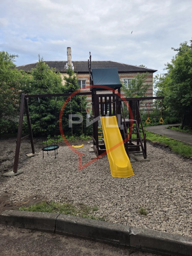 В Боровске на улице Мира рядом с домом №38 обустроили новую детскую площадку