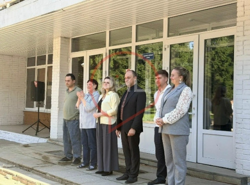А тем временем в детском загородном лагере «Полет» состоялось торжественное открытие второй смены