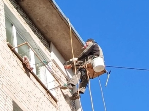 Человек за окном!
