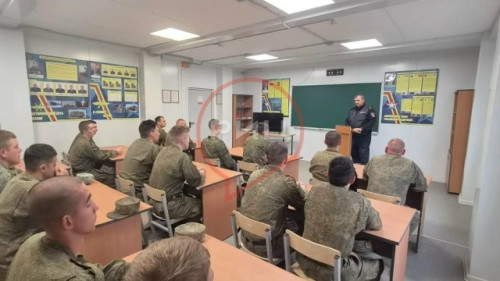 В расположении войсковой части 74885 состоялась рабочая встреча личного состава с инспектором Госавтоинспекции Алексеем НАЗАРОВЫМ