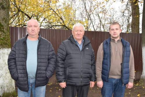 За рулем три поколения